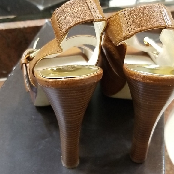 SHOES - Picture 2 of 4